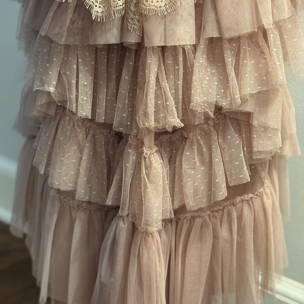 Elegant Luxurious Formal Pale Pink Spiral Ruffles 50" long - Picture 2 of 9